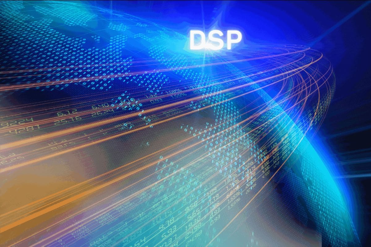 Isang abstract digital na imahe ng Earth na may isang stream ng data, puting titik na "DSP", at isang pahiwatig ng Oktubre na maingat na pinagtagpi sa buong.